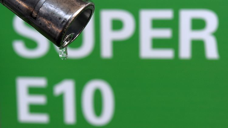 Bei E10 ist es egal, aus welchen Stoffen der zehnprozentige Anteil an Biokraftstoff stammt, meint die EU-Kommission.