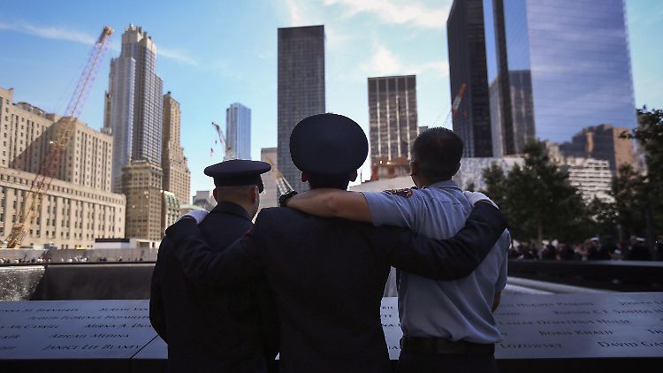 Elf Jahre nach dem 11. September: Zwischen den Feierlichkeiten zum Jahrestag der Anschläge auf das World Trade Center befassen sich die Anleger an der Wall Street mit Themen wie ESM, QE3 und dem neuen iPhone 5.