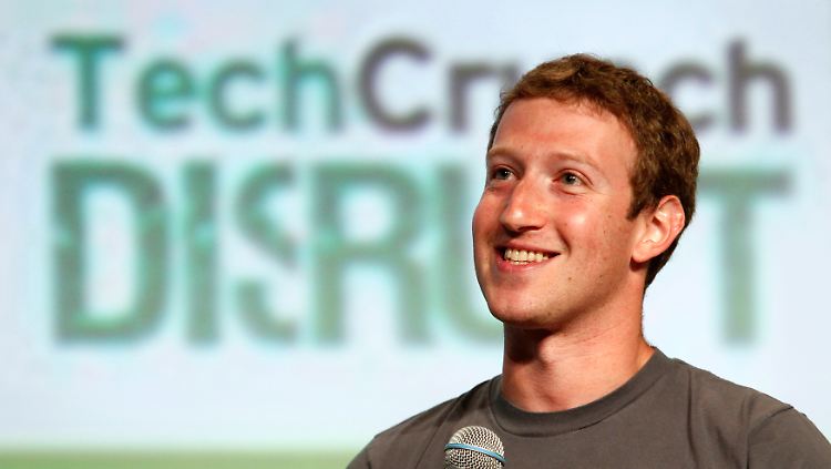 Facebook-Gründer und -Chef Mark Zuckerberg: Es sei eine großartige Zeit, um zu seinem Unternehmen zu stoßen.