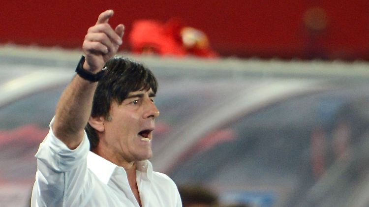Joachim Löw, Trainer einer "humorlosen deutschen Mannschaft"
