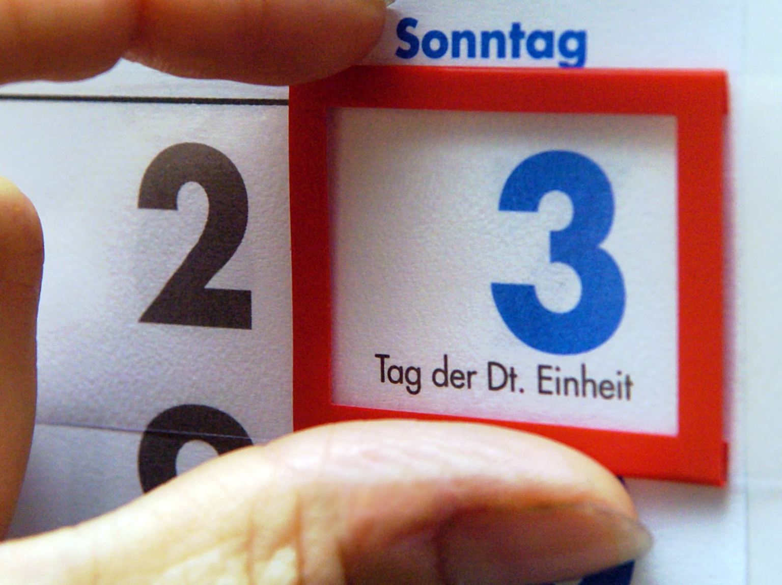 Weihnachten und Neujahr, Ostern und Pfingsten. Dazu noch der Tag der deutschen Einheit und der 1. Mai. Vielleicht denkt man noch an den Mutter- und den Valentinstag. Das sind die Tage, die in jedem Kalender stehen.