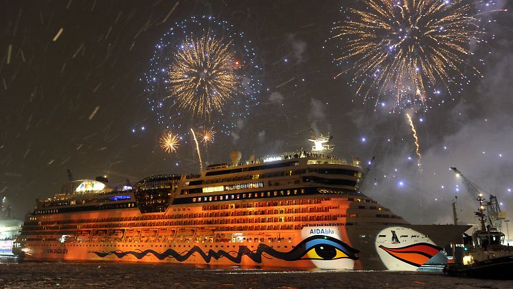 Nach der Taufe der "AIDAblu" gab es ein großes Feuerwerk.