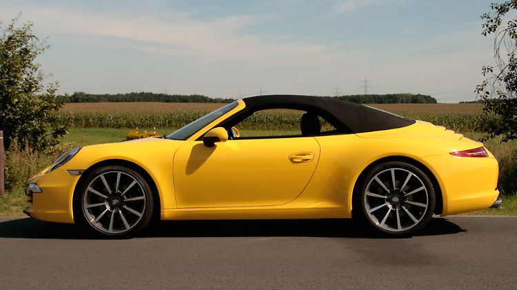 Das neue Cabriodach zeichnet exakt die Silhouette des Coupés nach.
