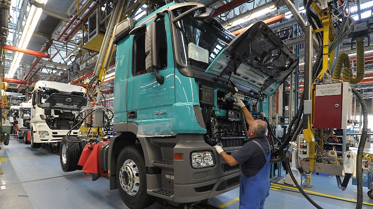 Lkw-Produktion bei Mercedes-Benz in Wörth.