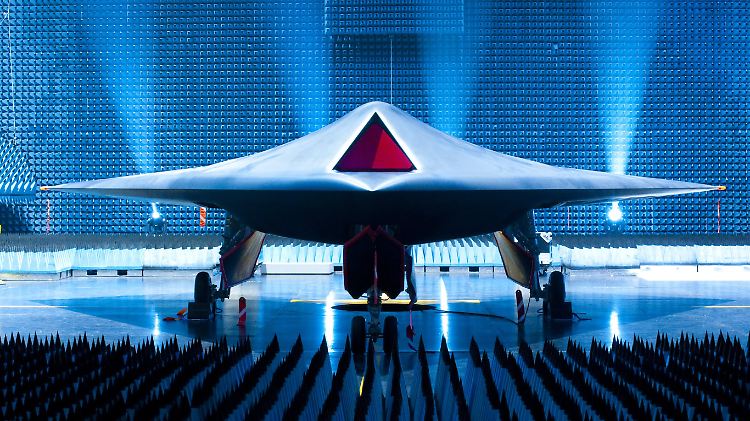 Prototyp der Tarnkappen-Kampfdrohne Taranis von BAE Systems: Großbritannien fürchtet bei einer Fusion von BAE mit EADS um die gerade eingeläutete eigene "Industrie-Renaissance".