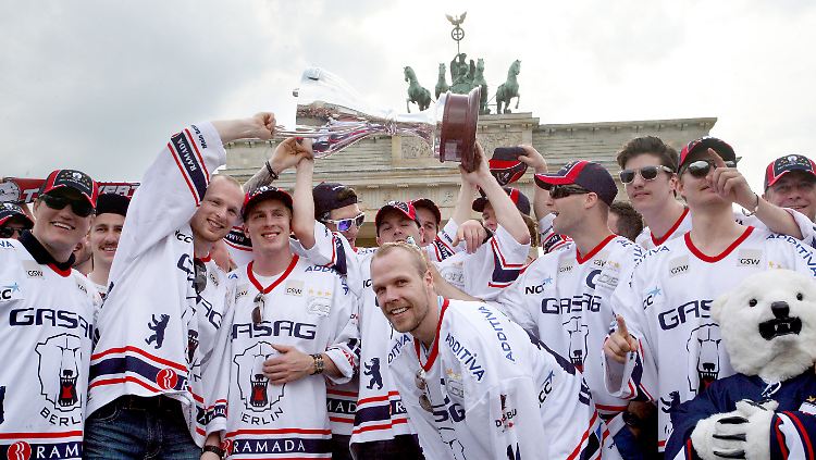 Hier feiert der Meister: Die Eisbären aus Berlin gehen auch in diese Saison als Favorit.