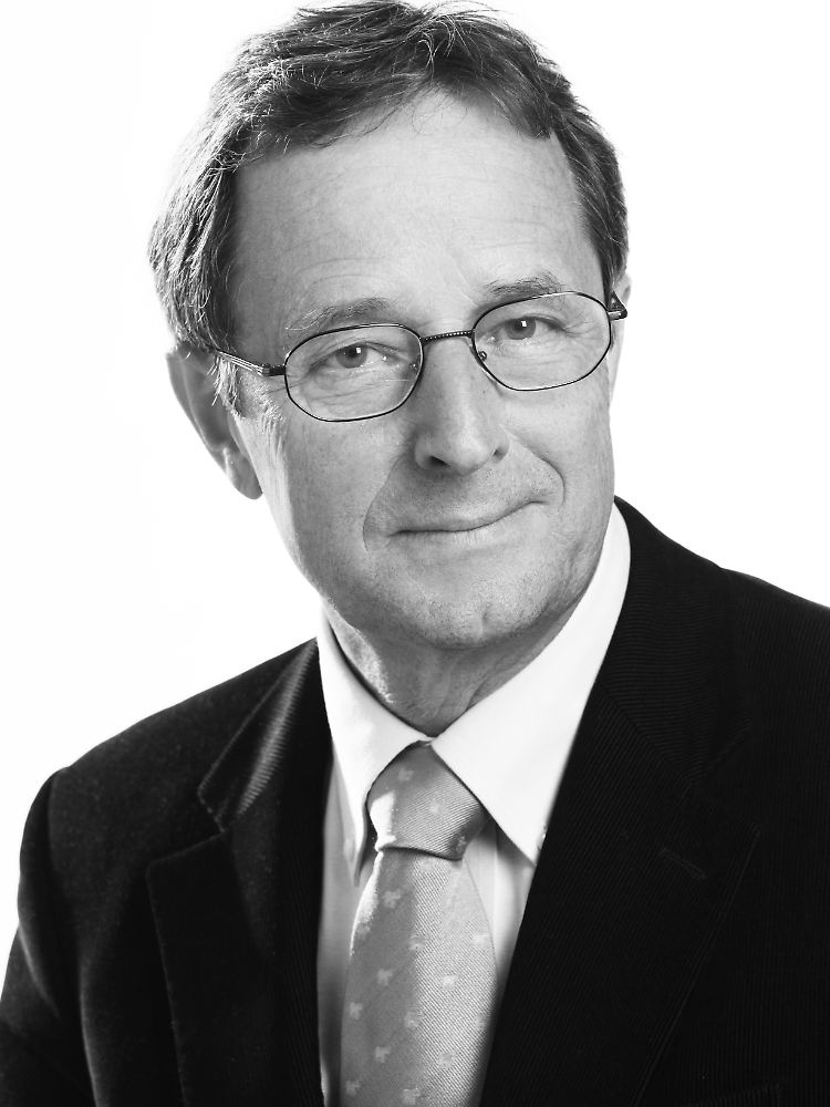 Politikwissenschaftler Christoph Bertram war von 1997 bis 2005 Leiter der Stiftung Wissenschaft und Politik (SWP) in Berlin. Der Sicherheitsexperte war zudem Studiendirektor des International Insitute for Strategic Studies (IISS) in London. 2008 erschien sein Buch "Partner, nicht Gegner: Für eine andere Iran-Politik".