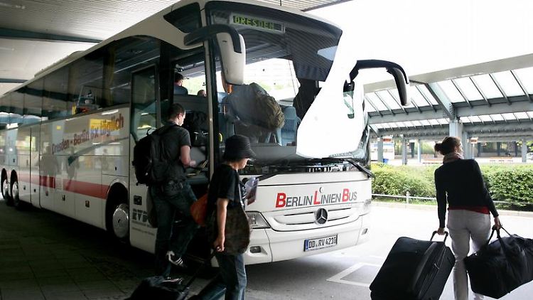 Insbesondere von Berlin aus sind Fernbusse schon heute auf vielen Strecken eine Alternative zur Bahn. Foto: Stephanie Pilick