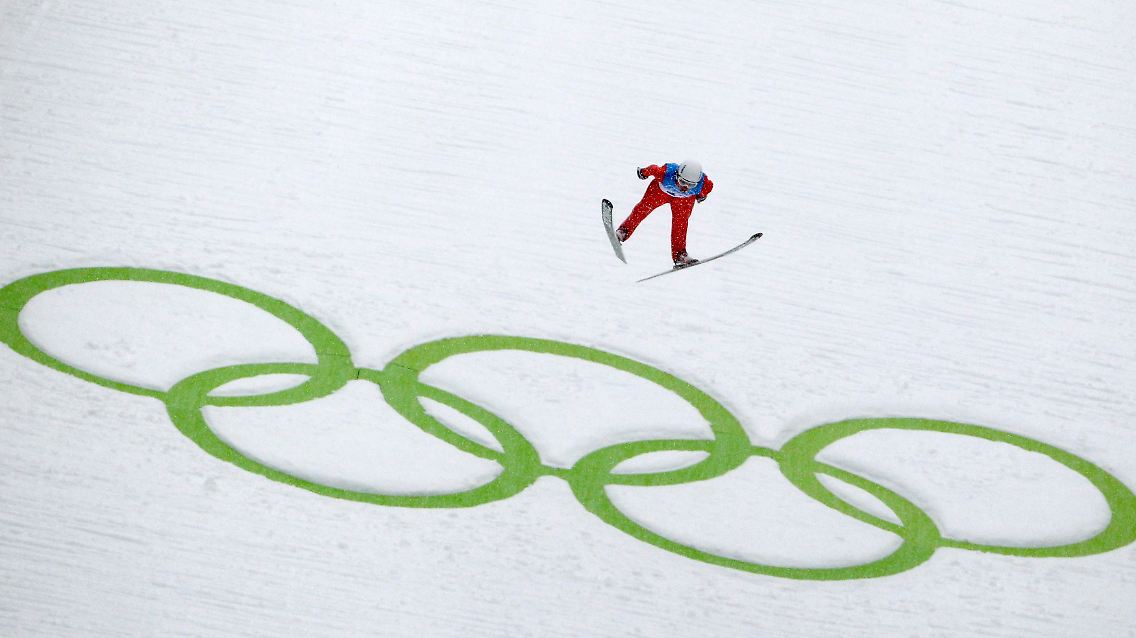 Damit der Sprung möglichst weit geht, haben die deutschen Skispringer Stunden im Windkanal verbracht.