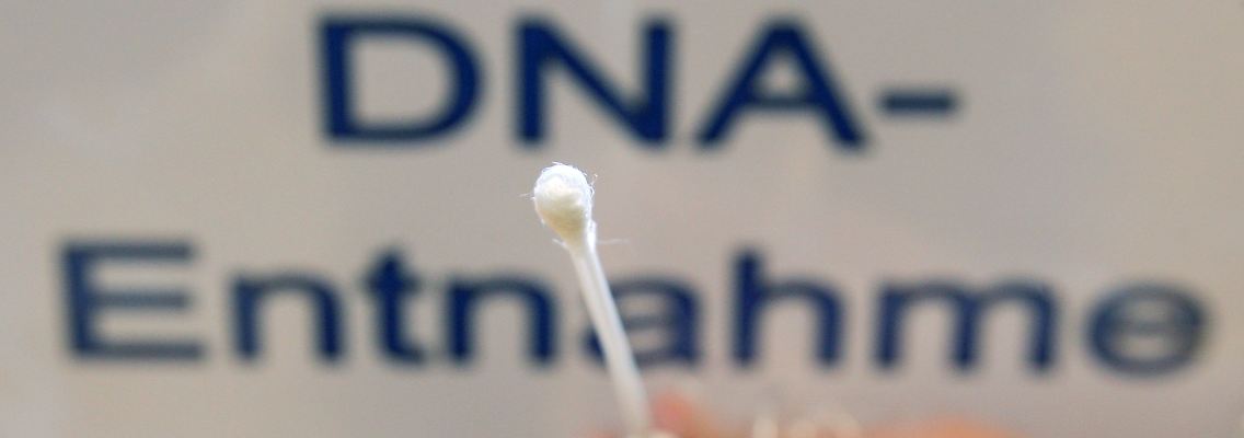 Die gesamte DNA eines Menschen kann durch ein mit Speichel getränktes Wattestäbchen ermittelt werden.