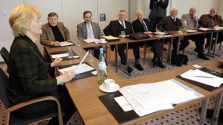 Steinbach informiert den Bund der Vertriebenen über die Einigung.