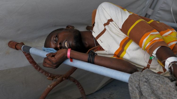 Ein Cholera-Patient: Die Infektion erfolgt zumeist über verunreinigtes Trinkwasser oder infizierte Nahrung.