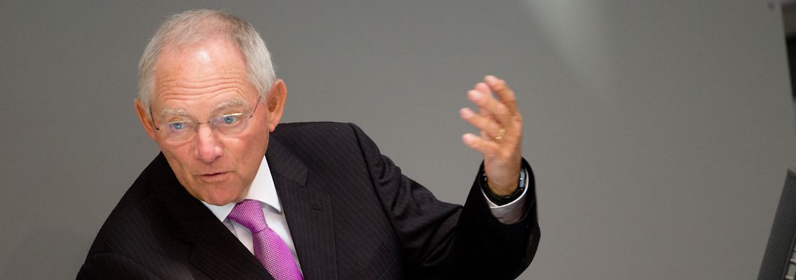 Dozierend am Rednerpult des Bundestages: Wolfgang Schäuble.