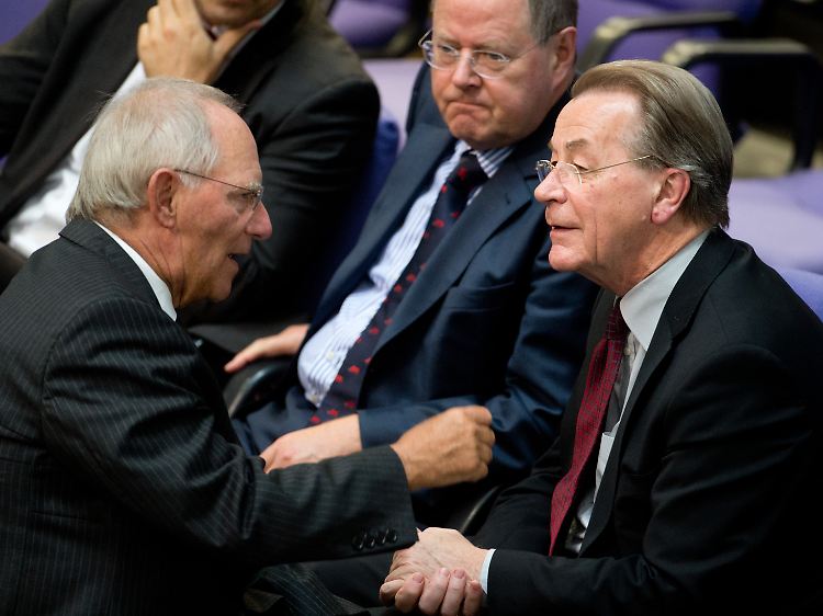 Verbindlich im Ton, hart in der Sache: Schäuble mit Ex-SPD-Chef Franz Müntefering und dem möglichen Kanzlerkandidaten Peer Steinbrück.