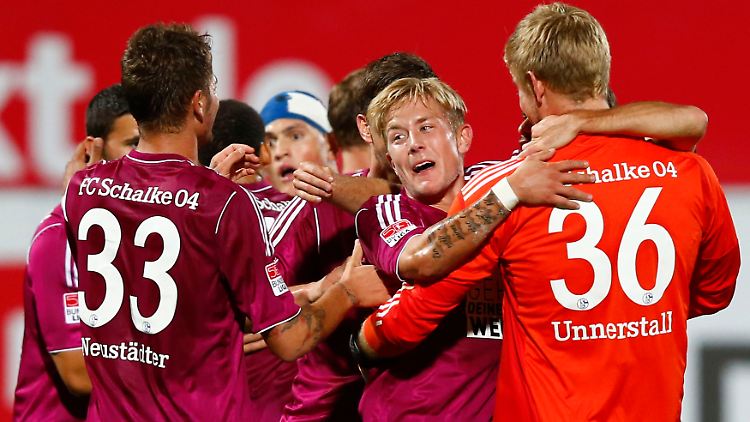 Die Schalker Jungs feiern einen gelungenen Saisonstart.
