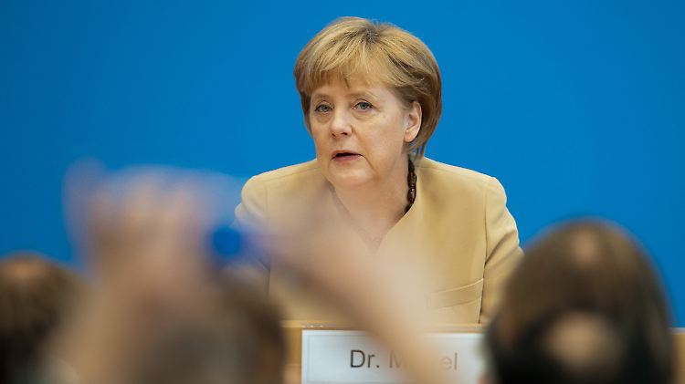 Kanzlerin Merkel hatte viel Zeit in die Bundespressekonferenz mitgebracht.