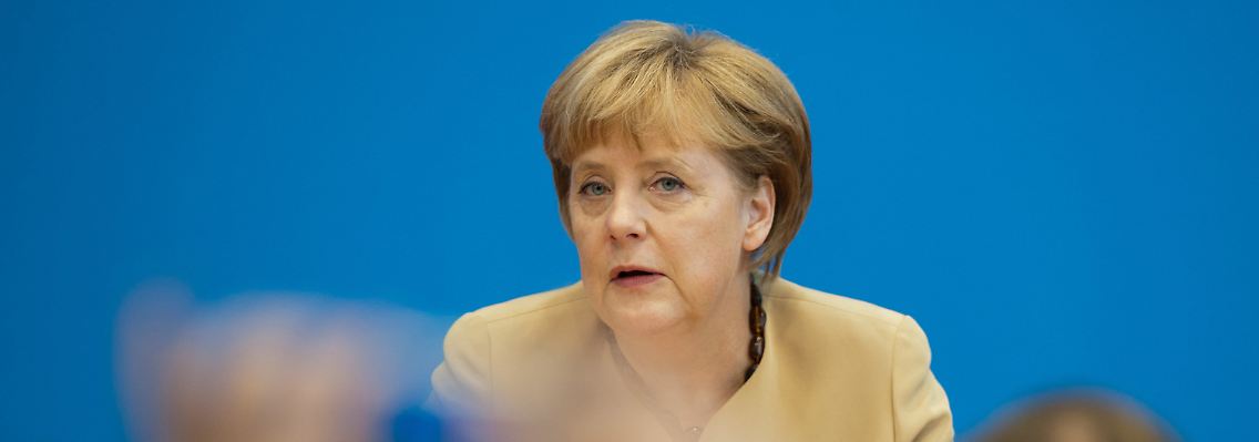 Kanzlerin Merkel hatte viel Zeit in die Bundespressekonferenz mitgebracht.