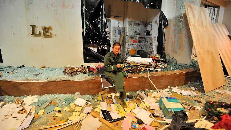 Ein Kaufhaus in der Stadt Changsha, das von anti-japanischen Demonstranten verwüstet wurde.