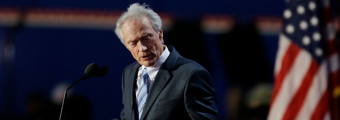 "Man weiß, wo er steht": Clint Eastwood bei seiner denkwürdigen Stuhl-Rede.
