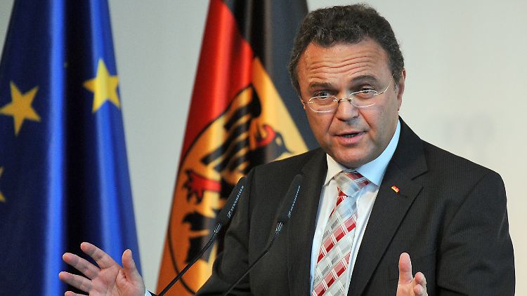 Bundesinnenminister Friedrich will eine öffentliche Aufführung mit allen rechtlich zulässigen Mitteln verhindern.