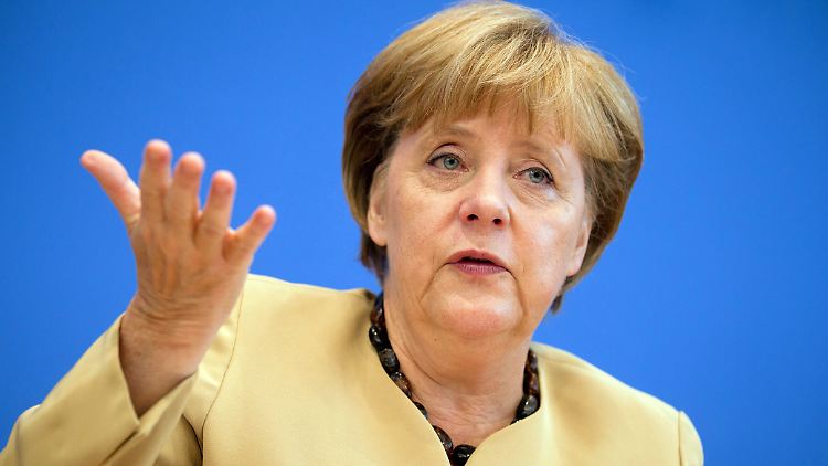 Angela Merkel stellt sich in der traditionellen Sommer-Pressekonferenz aktuellen Fragen der Innen- und Außenpolitik.