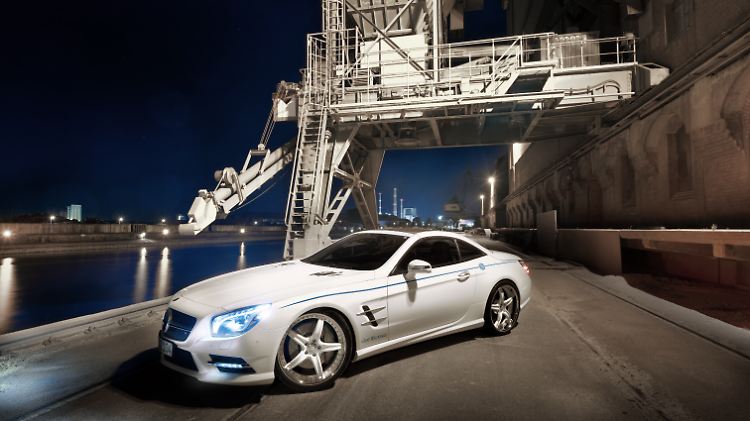 Wer mit dem SL 500 im maritimen Look vorfährt, der braucht nicht zwingend einen Jachthafen, um Eindruck zu schinden.
