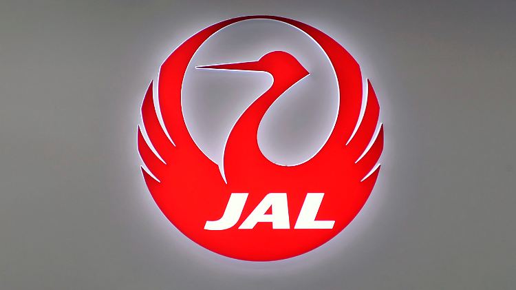 Anfang 2011 stellte JAL ihr neues Cororate Design vor, welches wieder das bereits von 1959 bis 2002 verwendete Kranich-Logo auf dem Seitenleitwerk der Flugzeuge beinhaltet.