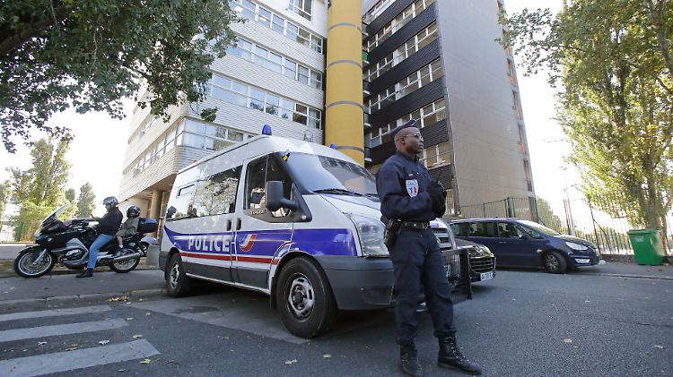 Die Radaktionsräume der Zeitschrift "Charlie Hebdo" in Paris müssen von der Polizei beschützt werden.
