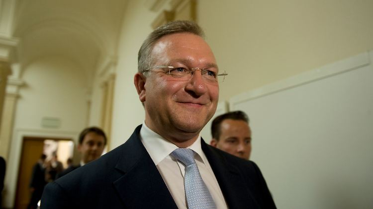 Berlins Innensenator Frank Henkel nach einer Befragung durch den Innenausschuss des Berliner Abgeordnetenhauses.