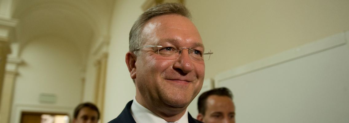 Berlins Innensenator Frank Henkel nach einer Befragung durch den Innenausschuss des Berliner Abgeordnetenhauses.