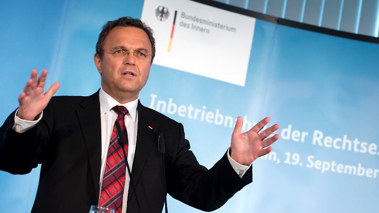 Bundesinnenminister Hans-Peter Friedrich startete die neue Datenbank in Berlin.