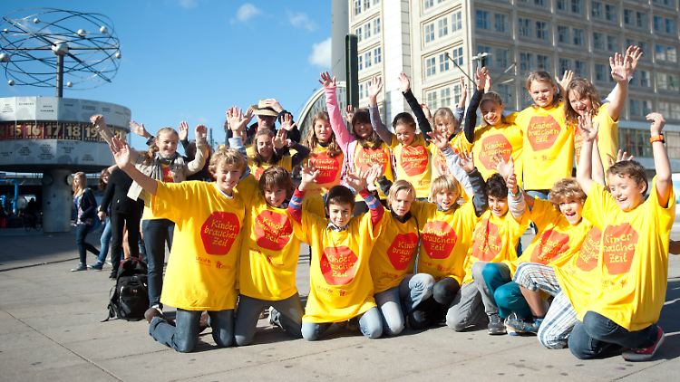 ... auf dem Alexanderplatz in Berlin bei der Aktion "Kinder brauchen Zeit!" von Unicef.