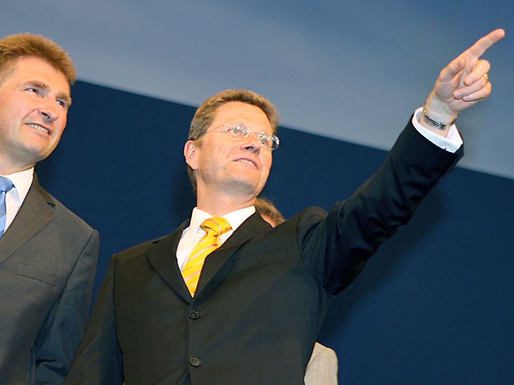 Andreas Pinkwart (l.) fordert eine offensive Strategie für die Partei. (Archivbild)