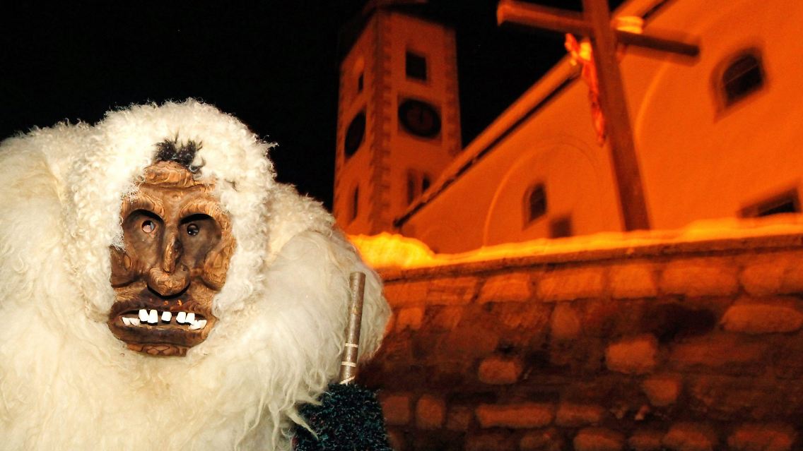 Hier handelt es sich um die Fastnacht im Schweizer Lötschental.