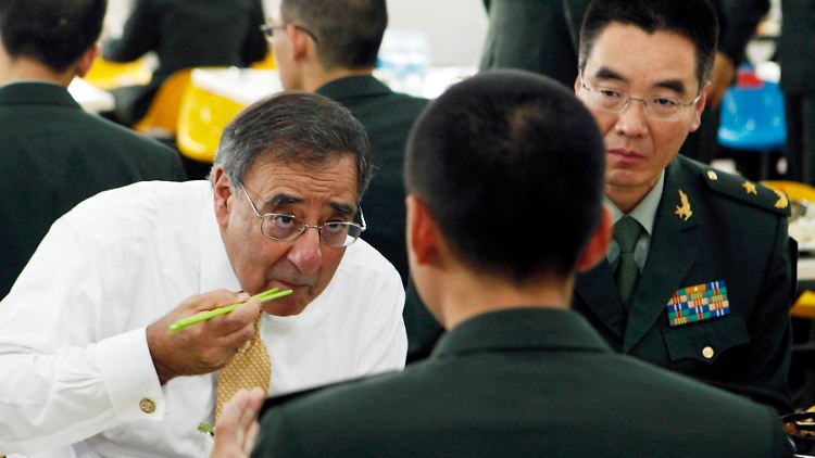 Leon Panetta, links, versöhnlich.