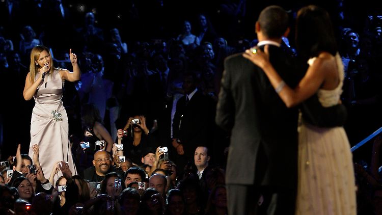 Schon bei der letzten Wahl unterstützte Beyonce Obama - hier singt sie für ihn bei der Amtseinführung im Januar 2009.