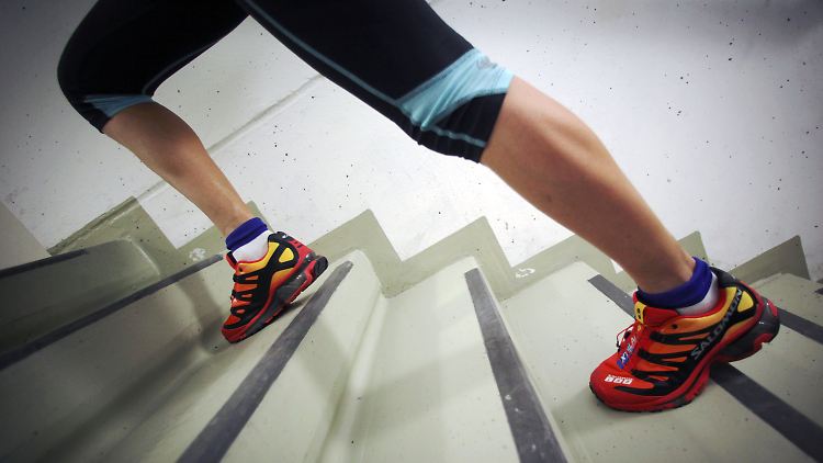 Treppensteigen als Kalorienkiller: Alltägliche Übungen, die meist unbewusst begangen werden, sind laut den Forschungsergebnissen effektiver als vorgenommene Diät- oder Sportprogramme.