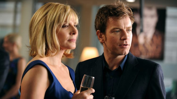 Kim Cattrall und Ewan McGregor in einer Szene aus "Der Ghostwriter".