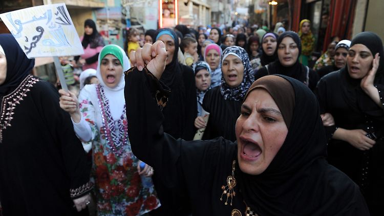 Würdende Musliminnen im Libanon.