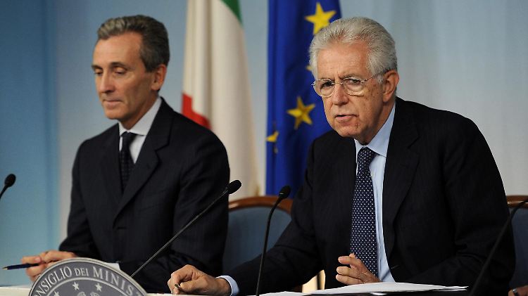 Italiens Finanzminister Grilli (links) und Regierungschef Monti haben die Defizitziele des Landes kassiert.