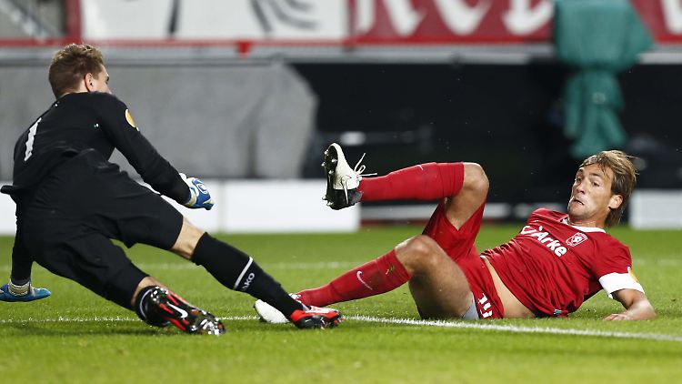 Ron-Robert Zieler (li.), Punktgarant.