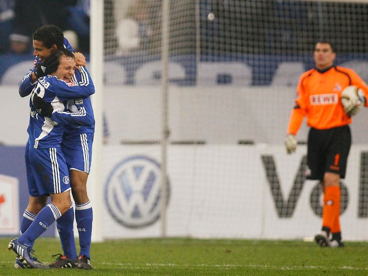 Als alle dachten, es geht mit 0:0 in die Pause, traf Schalkes Joel Matip zur Führung für die Gastgeber.