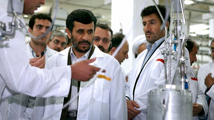 Problemkind: Irans Präsident Mahmud Ahmadinedschad bei der Besichtigung einer Uran-Anreicherungsanlage (Archivbild).