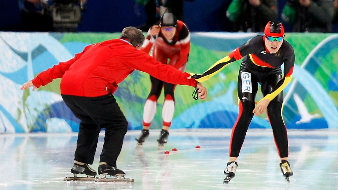 Schon nach dem ersten Rennen hat Beckert jene Medaille, mit der sie angeblich gar nicht gerechnet hatte.