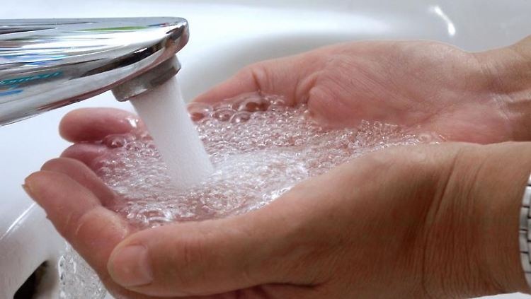 Ein Biofilm bildet sich in allen Trinkwasserleitungen und ist gesundheitlich unbedenklich.