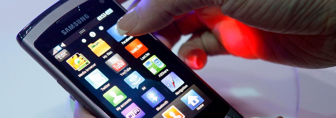 Die Sensoren befinden sich direkt unter dem AMOLED-Display. Eine extra Touchscreen-Oberfläche ist damit überflüssig.