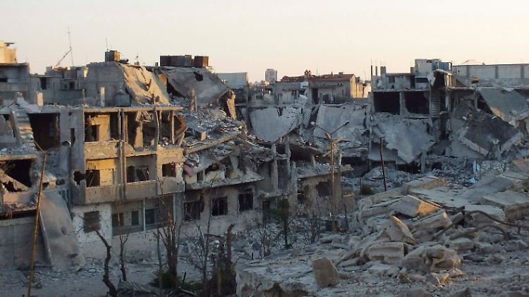 Mit ihrer Luftwaffe richtet die Syrische Regierung große Schäden an - wie hier in Homs.