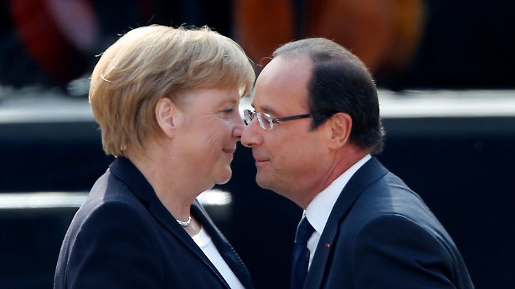 Deutsch-französische Annäherung: Trotz gegensätzlicher Meinungen zur Eurokrise beschwören Merkel und Hollande die europäische Zukunft.