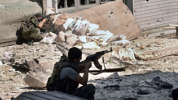 Regierungssoldaten in Al-Atareb (Provinz Aleppo).