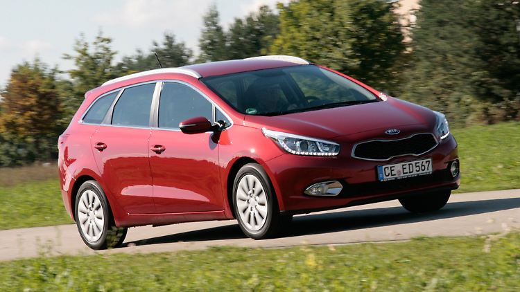 Charakteristisch für den Kia Ceed SW ist die ansteigende Gürtellinie.